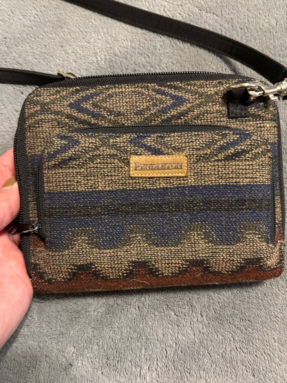 Pendleton Crossbody Southwestern Muted Print Purse- LOTS OF POCKETS